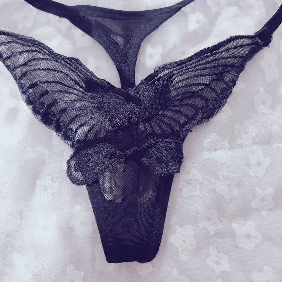 Black Butterfly Low Rise Thöng - Picture 3 of 6